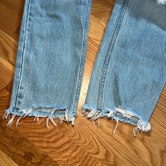 Abercrombie Curve Love Size 4 distressed Mom jeans. Worn twice. - Picture 2 of 4